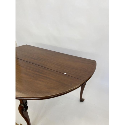 1187 - Antique mahogany drop-leaf dining table all on scroll carved cabriole supports, pointed pad feet, 13... 