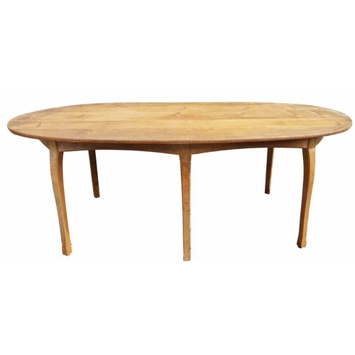 1236 - 1969/1970 Oliver Morel Cotswold School walnut oval dining table and chairs, the table having figured... 