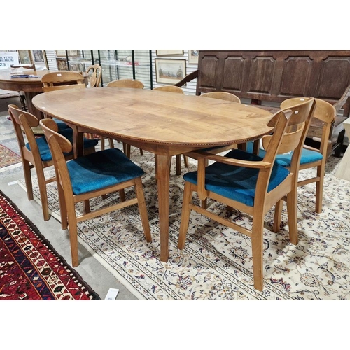 1236 - 1969/1970 Oliver Morel Cotswold School walnut oval dining table and chairs, the table having figured... 