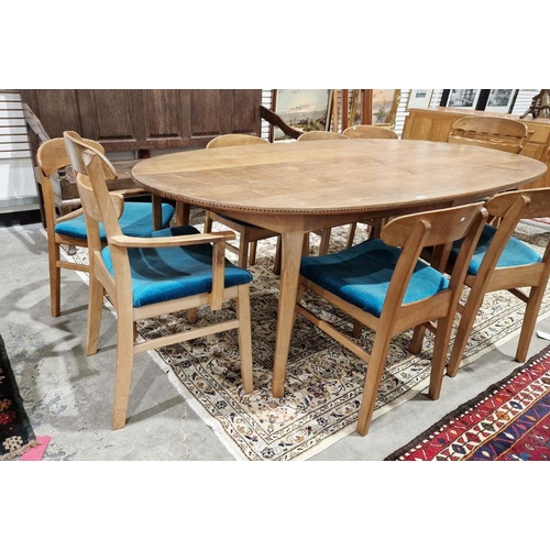 1236 - 1969/1970 Oliver Morel Cotswold School walnut oval dining table and chairs, the table having figured... 