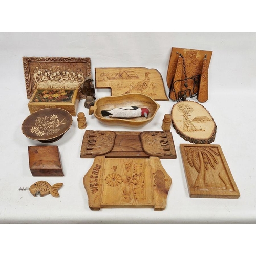 140 - Large quantity of treen and carved decorative items (1 box)