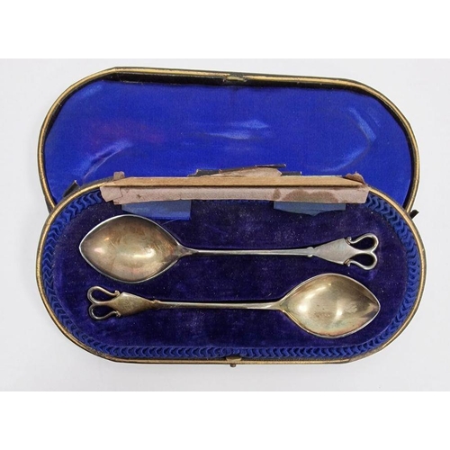 205 - Pair of early 20th century silver spoons in fitted case, Sheffield, makers Lee & Wigfull (2)