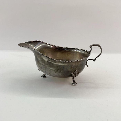 208 - Early 20th century silver sauceboat with scroll-shaped handle, on three spade feet, Birmingham 1918,... 