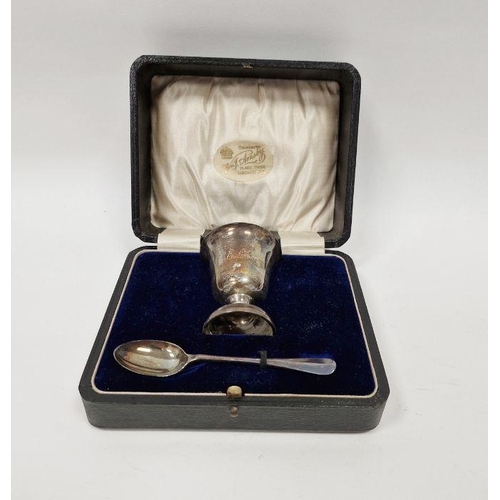 220 - 1920's silver egg cup and spoon in fitted case, Birmingham 1923 maker William Base & sons, 1.5ozt ap... 