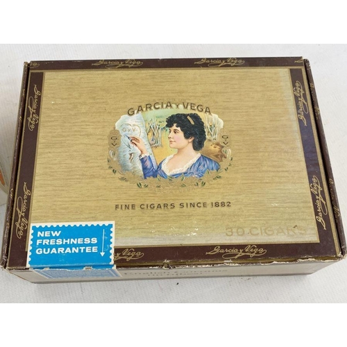 146 - La Flor de Garcia Y Vega Granadas (in tubes) box of thirty (incomplete), Willem II Holland Chicas Co... 