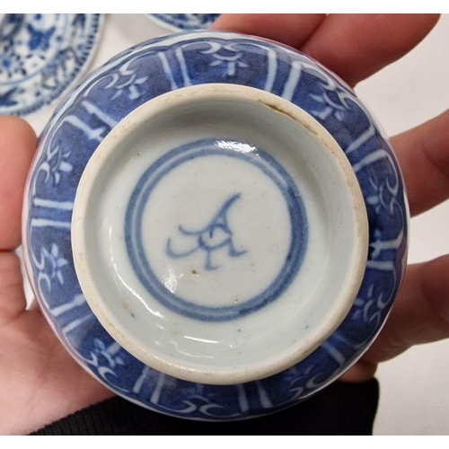 77 - Collection of blue and white Chinese porcelain tea bowls and saucers, comprising 15 bowls and 14 sau... 