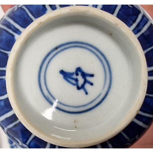 77 - Collection of blue and white Chinese porcelain tea bowls and saucers, comprising 15 bowls and 14 sau... 