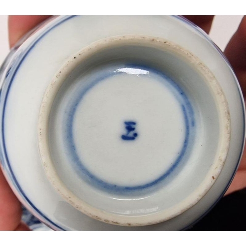 77 - Collection of blue and white Chinese porcelain tea bowls and saucers, comprising 15 bowls and 14 sau... 