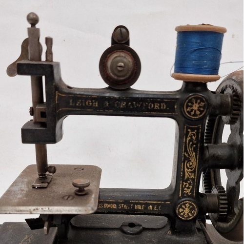 101 - Small vintage table-top sewing machine by 'Leigh &* Co, Watford', 23cm