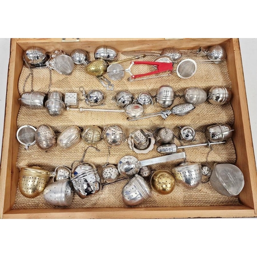 113 - Collection of tea infusers, mainly stainless steel, from the 20th century, in a fitted box