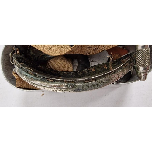 164 - Pair of early 20th century glass driving goggles within original case, marked 'Luxor Goggles No.6' a... 