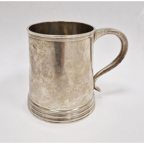 247 - Early 20th century silver christening mug, unengraved, London 1907, maker's mark worn (small dents),... 