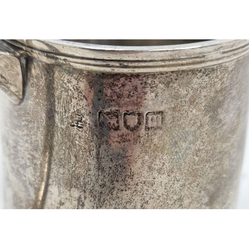 247 - Early 20th century silver christening mug, unengraved, London 1907, maker's mark worn (small dents),... 