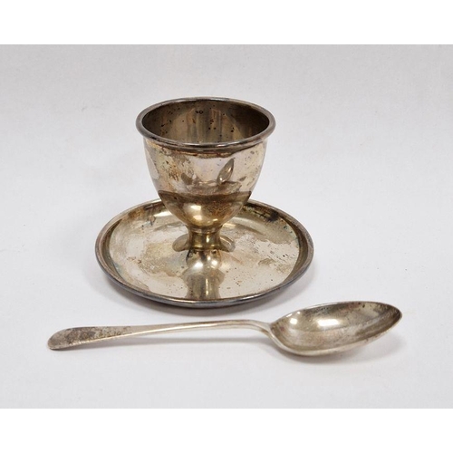 250 - 1960s silver egg cup and spoon, Birmingham 1965, makers mark K.B., 2.4ozt approx. 6cm high in Kemp B... 