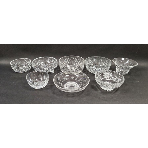 41 - Stuart glass footed bowl, 22cm in diameter 6.5cm high and other glass bowls (8)