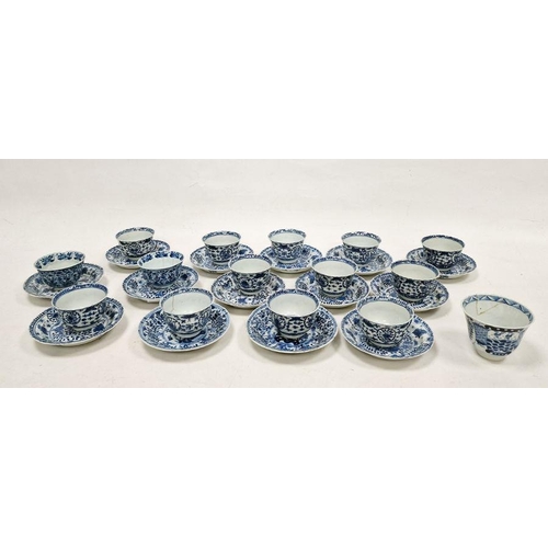 77 - Collection of blue and white Chinese porcelain tea bowls and saucers, comprising 15 bowls and 14 sau... 