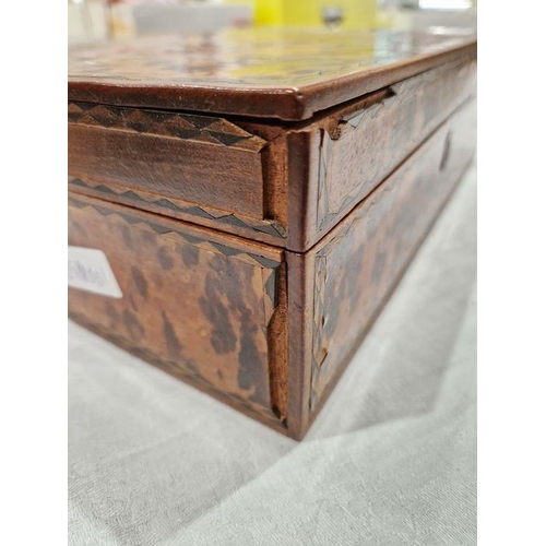 1043 - Early 20th century tortoiseshell veneer wooden box, of rectangular form, with inlaid marquetry decor... 