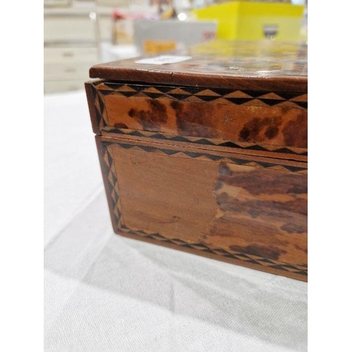 1043 - Early 20th century tortoiseshell veneer wooden box, of rectangular form, with inlaid marquetry decor... 