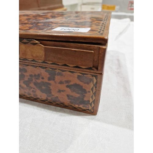 1043 - Early 20th century tortoiseshell veneer wooden box, of rectangular form, with inlaid marquetry decor... 