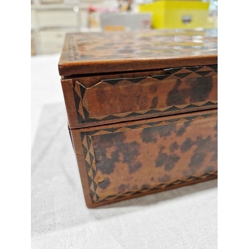 1043 - Early 20th century tortoiseshell veneer wooden box, of rectangular form, with inlaid marquetry decor... 