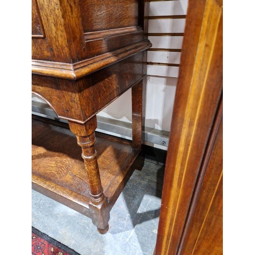 1156 - Reproduction inlaid oak dresser, the plate rack with scalloped frieze, the base banded with three fr... 