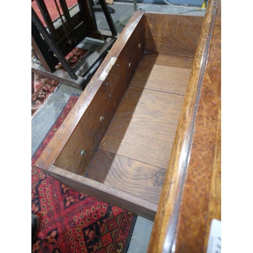 1156 - Reproduction inlaid oak dresser, the plate rack with scalloped frieze, the base banded with three fr... 