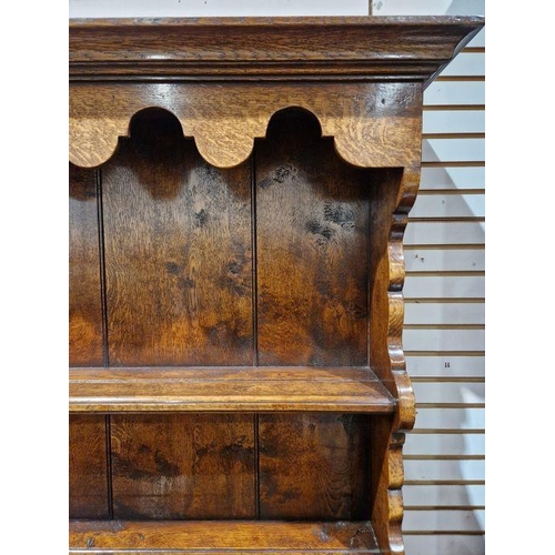 1156 - Reproduction inlaid oak dresser, the plate rack with scalloped frieze, the base banded with three fr... 