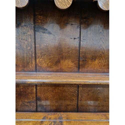 1156 - Reproduction inlaid oak dresser, the plate rack with scalloped frieze, the base banded with three fr... 