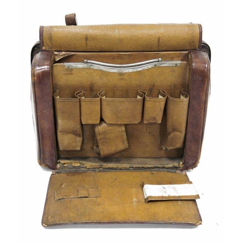 117 - Early 20th century leather Gladstone-style travelling bag with opening front section opening to reve... 