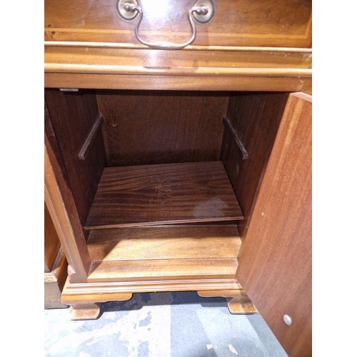 1183 - Modern walnut veneer partners' desk with green leather inset top, having one long drawer flanked by ... 