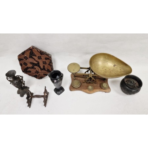 137 - Assorted collectables to include a set of weighing scales with brass weights, two metal posy vases, ... 