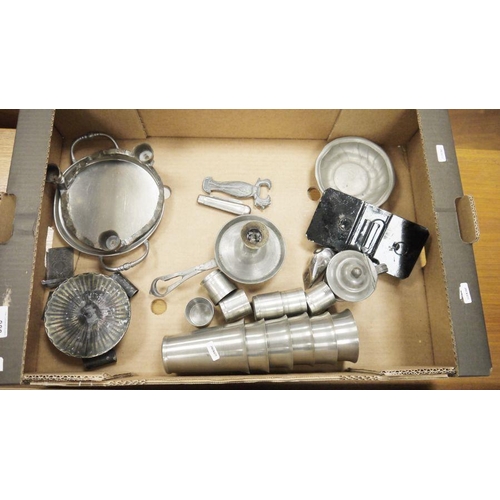 220 - Quantity of pewter mugs, plates, metal beakers, EPNS pint mug and other metalware (1 box)