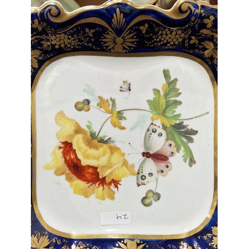 24 - An English porcelain part dessert service, circa 1820, probably Ridgway, pattern no.375, each piece ... 