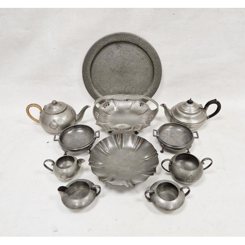 280 - Assorted pewter to include Tudric ware (1 box)