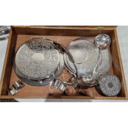 284D - Silver-plated tray, a horn-handled carving set, three various lidded entree dishes, quantity EPNS ta... 