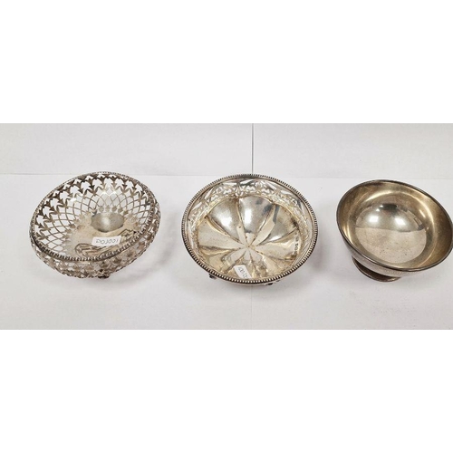 338 - Early 20th century silver pierced bowl on claw feet, Birmingham 1912, maker Alexander Clark & Co, 10... 