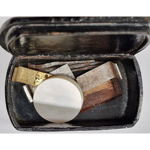 353 - Early 20th century silver vesta case with engraved decoration and initialled 'CH', Birmingham 1905, ... 