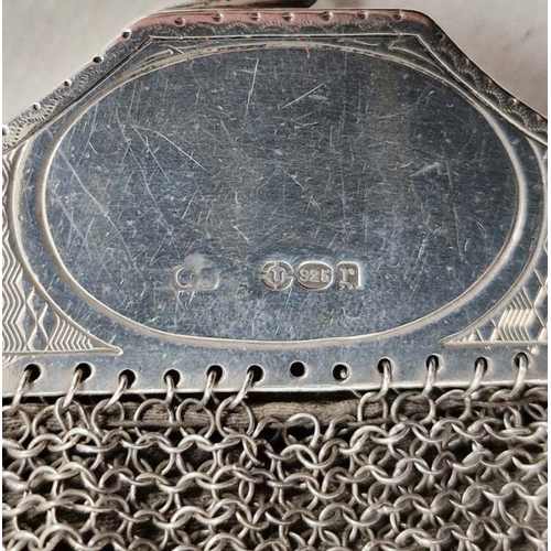 372 - Early 20th century sterling chain purse with handle, marked 925, with London import marks, 257.5g to... 