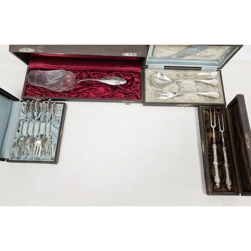 387 - Set of six Dutch silver forks with pierced floral handles, in Marten Pekelsna fitted box, 83.5g, 2.5... 