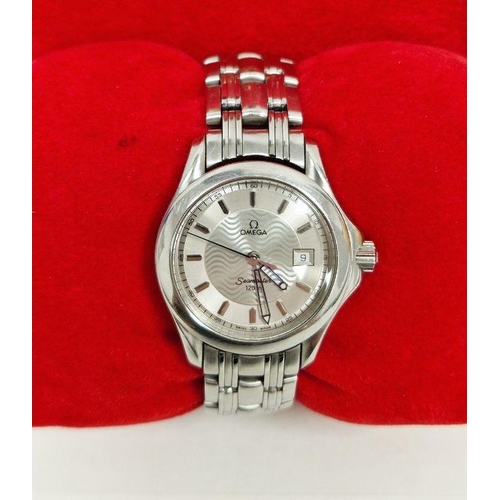 417 - Ladies Omega Seamaster 120m quartz wristwatch, ref 25713100, the circular dial with silvered baton h... 