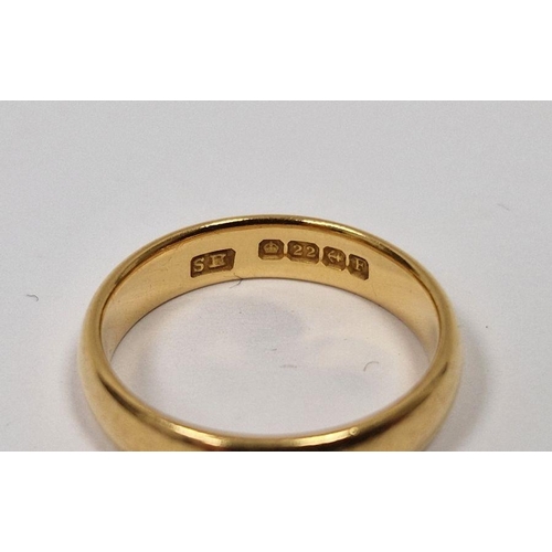 452 - 22ct gold wedding band, 4.5g approx.