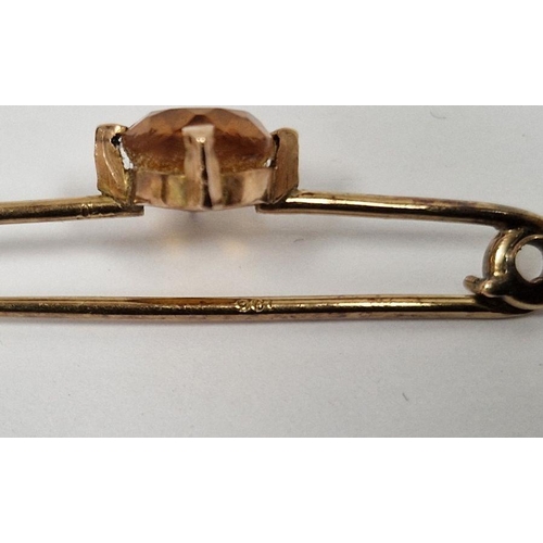 456 - Gold and citrine(?) set bar brooch, unmarked, 2.4g