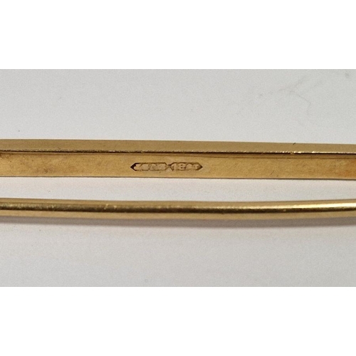 483 - 18ct gold bar brooch, 2.5g