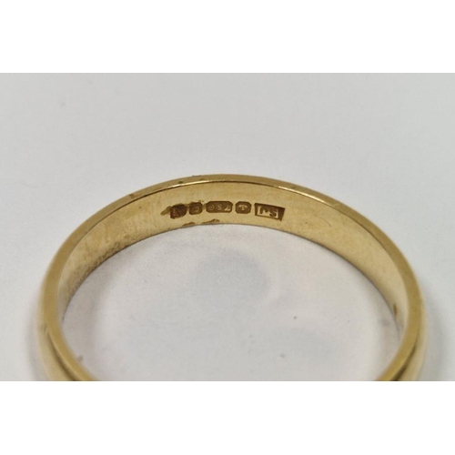 497 - 18ct gold wedding band, 3.5g approx.