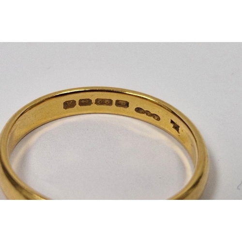 548 - 22ct gold wedding ring, 4.5g