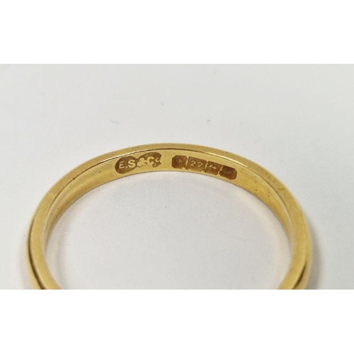 550 - 22ct gold wedding band, 3g