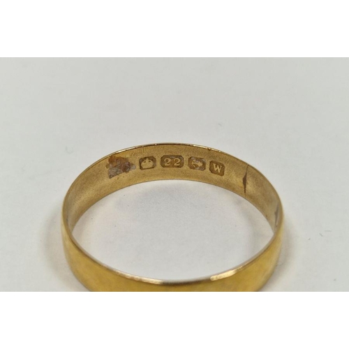 571 - 22ct gold wedding ring, 2.8g