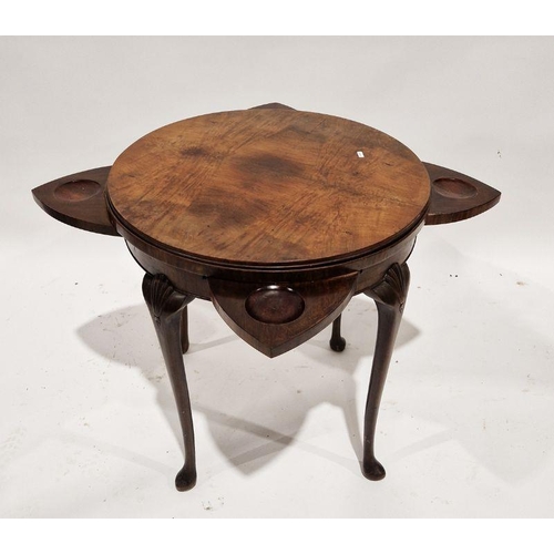 1233 - Early 20th century mahogany adaptable coffee table/card table of circular form, the top rotating to ... 