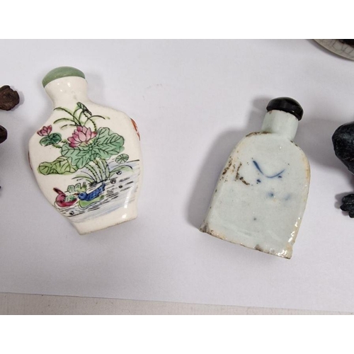 186 - Assorted items of Chinese porcelain and other items, including a teapot and cover painted with figur... 