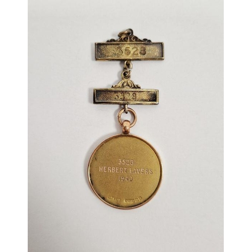 283 - 9ct gold Great Western Railways 15 years first aid efficiency medal on suspender, with two metal bar... 